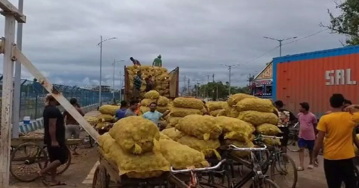 Chhatrabazar में छह और ट्रक पहुंचने से आलू की कीमतों में मामूली गिरावट