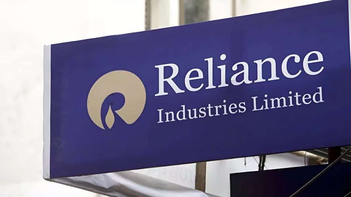 Reliance ने वित्त वर्ष में नौकरियों में कटौती की