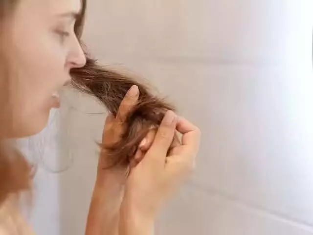 Dry hair को मुलायम बनाने का जाने तरीका