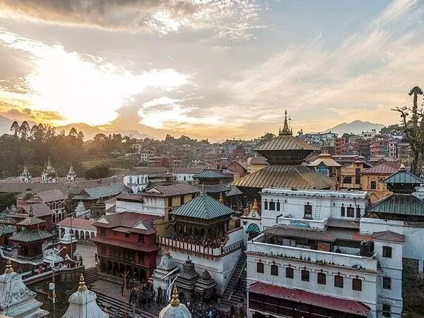 Nepal: श्रावण के आखिरी सोमवार को पशुपतिनाथ में उमड़े हिंदू श्रद्धालु