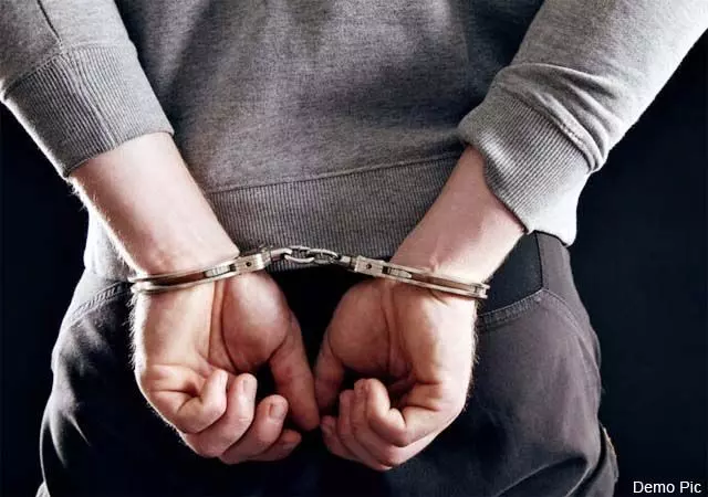 Crime: नाबालिग लड़की के साथ 4 साल तक दुर्व्यवहार करने के आरोप में व्यक्ति गिरफ्तार