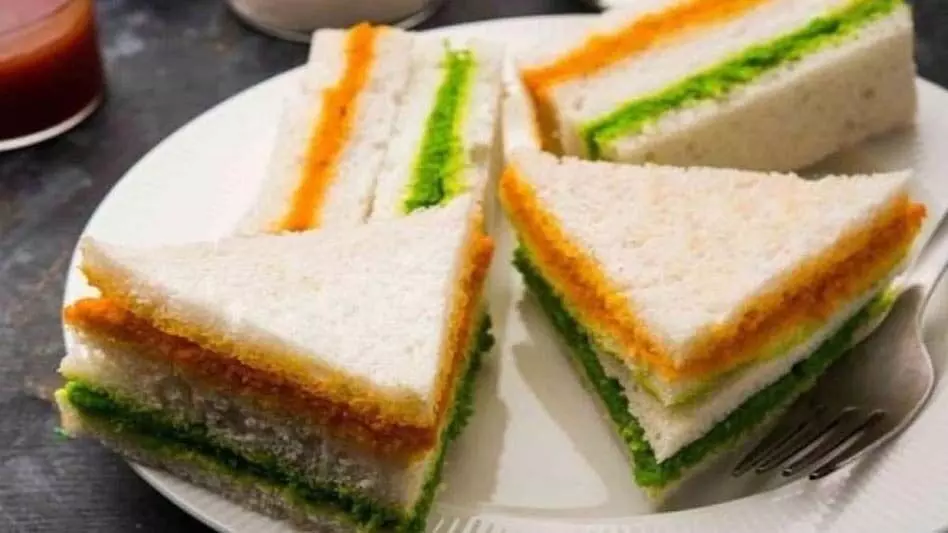 घर पर ऐसे तैयार करें तिरंगा sandwich