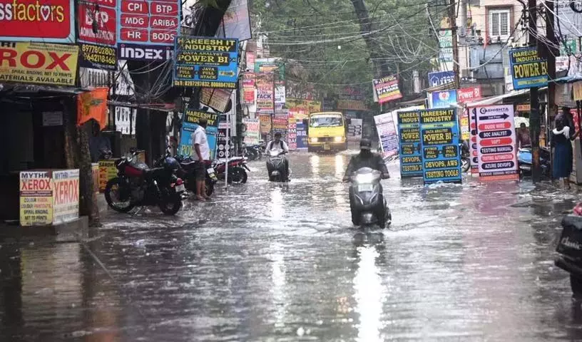 Telangana: हैदराबाद में सुबह-सुबह हुई बारिश