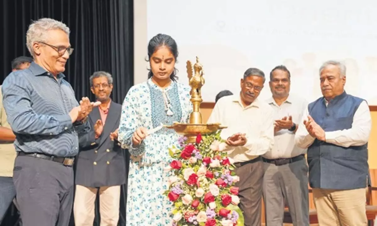 Andhra : एसआरएम विश्वविद्यालय में उड़ान अभिविन्यास कार्यक्रम शुरू हुआ