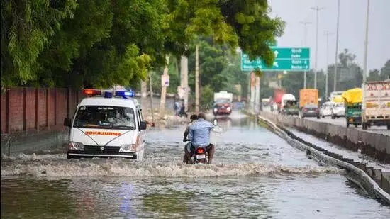 Gurugram: गुरुग्राम में 78 मिमी बारिश हुई, जिससे यातायात जाम की स्थिति पैदा हो गई