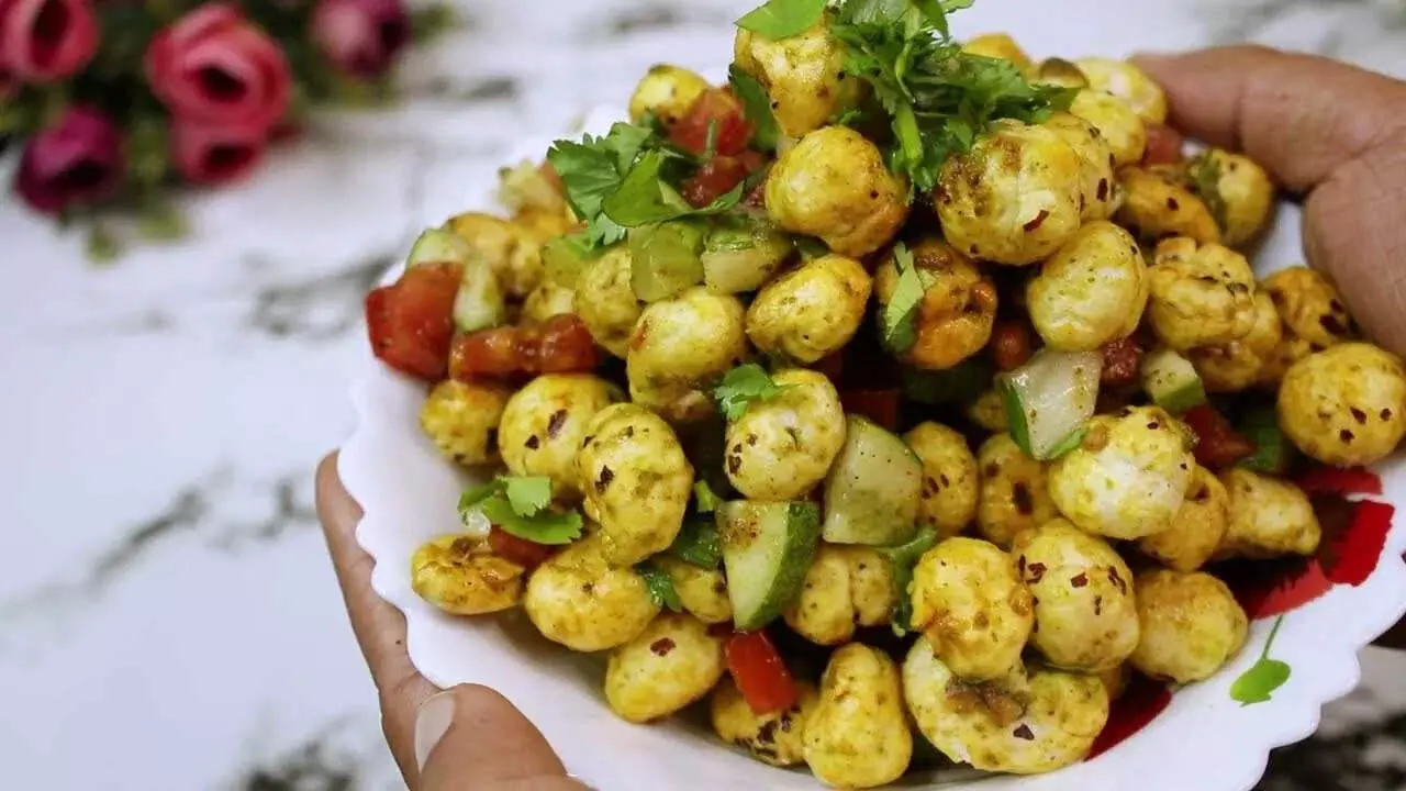 Makhana Chaat घर पर तैयार  करे