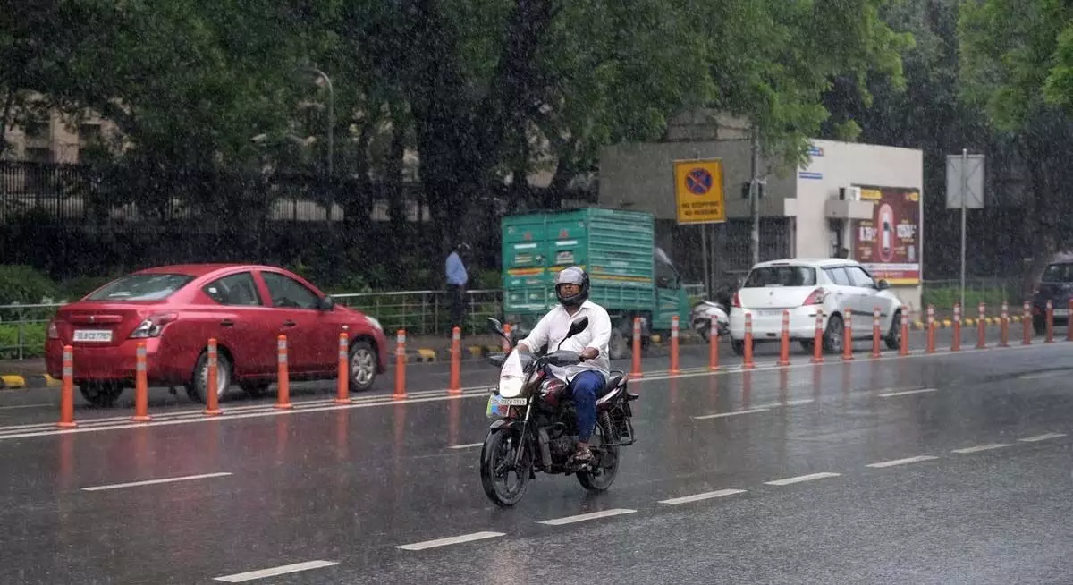 Andhra : आईएमडी ने आज आंध्र प्रदेश के अलग-अलग हिस्सों में भारी बारिश का अनुमान लगाया