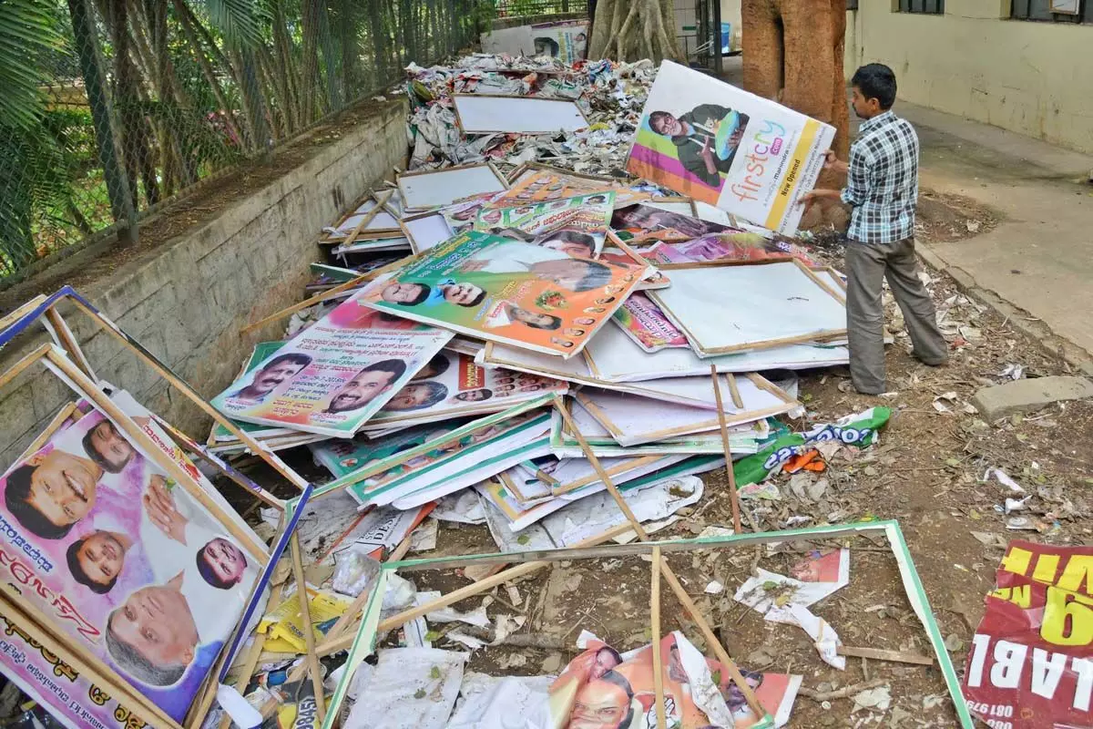 Unauthorized hoardings : हाईकोर्ट ने बीबीएमपी से दंडात्मक प्रावधान शामिल करने को कहा