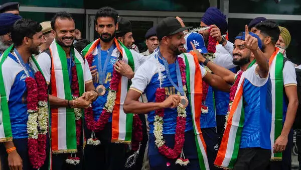 Bronze Medal जीतने के बाद भारतीय टीम का दिल्ली एयरपोर्ट पर भव्य स्वागत