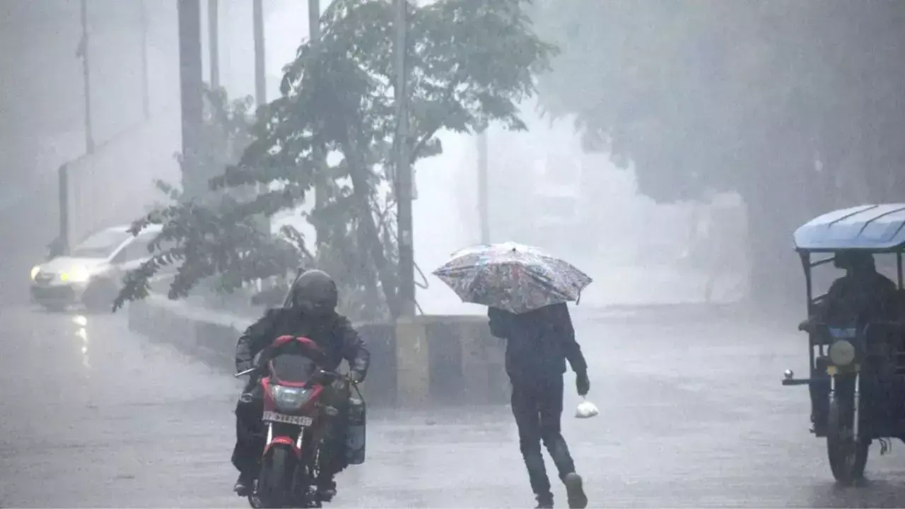 Weather:  बिजली के साथ भारी बारिश का अलर्ट, जानें कैसा रहेगा मौसम