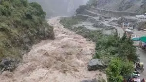 Uttarakhand: आवाजाही में हो रही भारी परेशानी,बद्रीनाथ के निकट कंचनगंगा मार्ग बंद