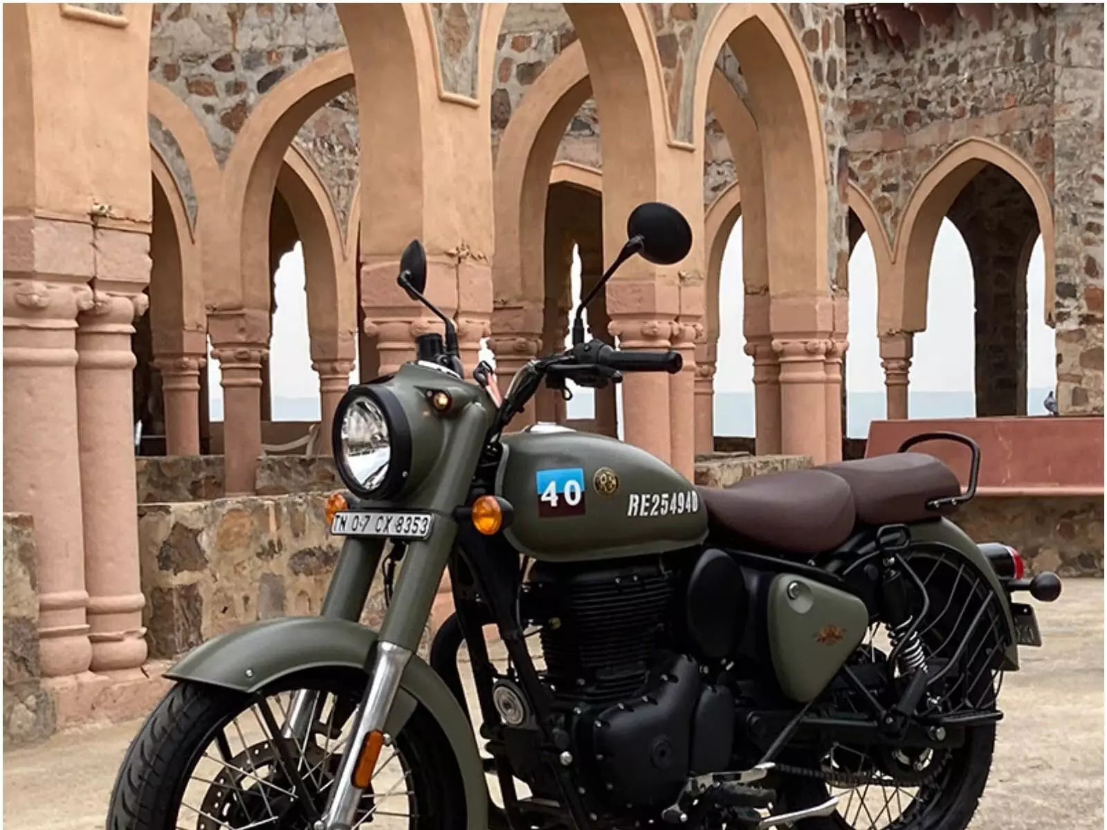 Royal Enfield ने नई क्लासिक 350 पेश की