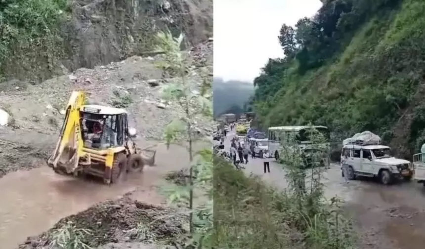 Lohaghat-Pithoragarh NH पर आया भारी मात्रा में मलबा, हाईवे बंद, एम्बुलेंस समेत कई वाहन फंसे