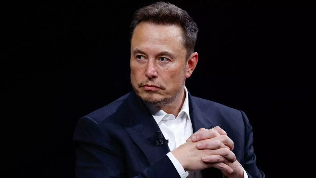 Elon Musk ने कमला हैरिस को एक्स लाइव के लिए आमंत्रित किया