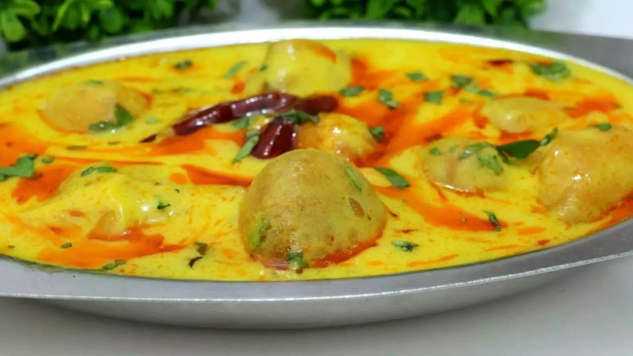 Kadhi Pakodas बहुत नरम और फूले हुए बनाये