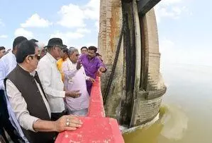 Tungabhadra बांध मरम्मत कार्य पर आंध्र और तेलंगाना के मंत्रियों को आश्वासन दिया