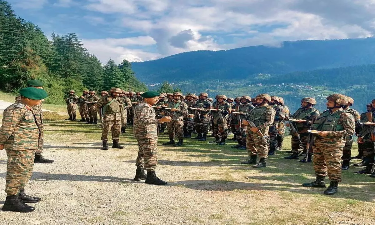 J&K: उत्तरी कमान प्रमुख ने आतंकवाद विरोधी अभियानों की समीक्षा की