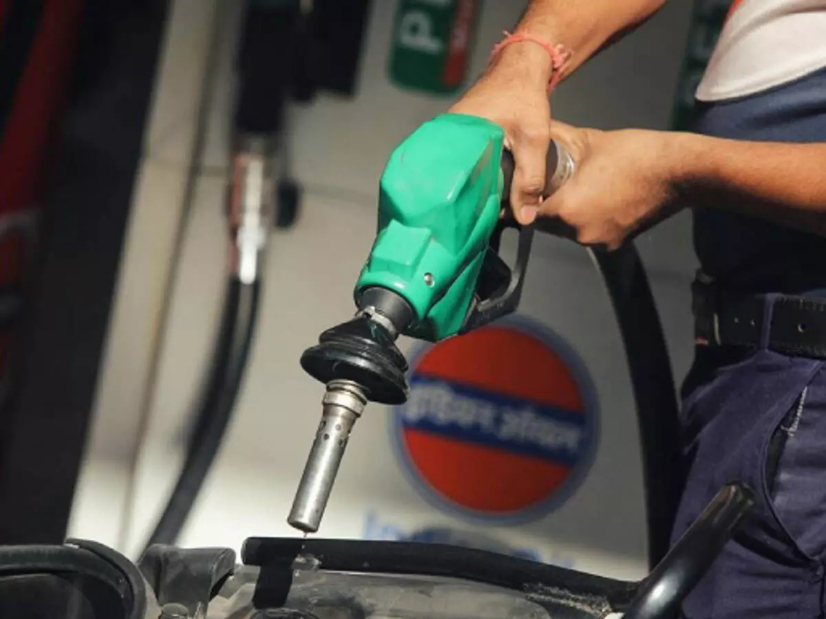 Petrol is Rs 82.42 रुपये और डीजल 78.01 रुपये प्रति लीटर