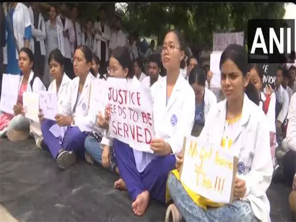 Kolkata doctor rape murder: पूरे देश में डॉक्टरों का आंदोलन जारी