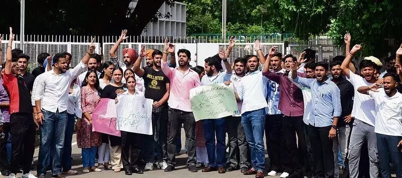 NSUI को कैंपस में राष्ट्रीय नेता की मेजबानी की अनुमति नहीं मिली, विरोध प्रदर्शन