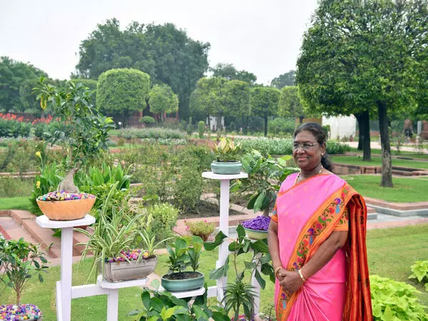 President Draupadi Murmu ने अमृत उद्यान के ग्रीष्मकालीन वार्षिक संस्करण का उद्घाटन किया