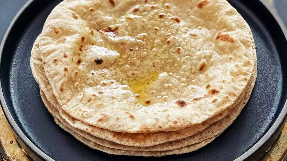 Roti remedy: रोटी का ये अनोखा उपाय चमका सकता है किस्मत