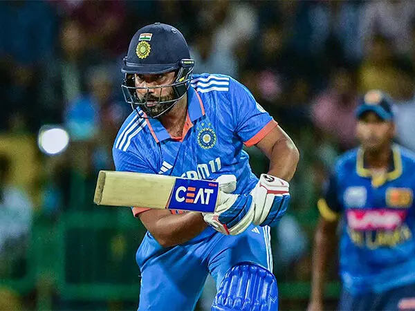 Rohit Sharma वनडे बल्लेबाजों की रैंकिंग में बाबर आजम से आगे निकलने को तैयार