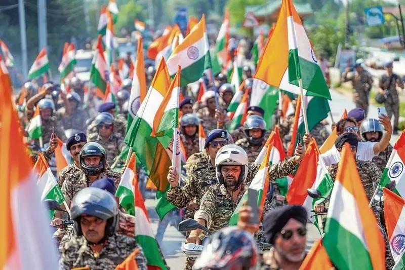 CRPF ने श्रीनगर में ‘तिरंगा रैली’ निकाली