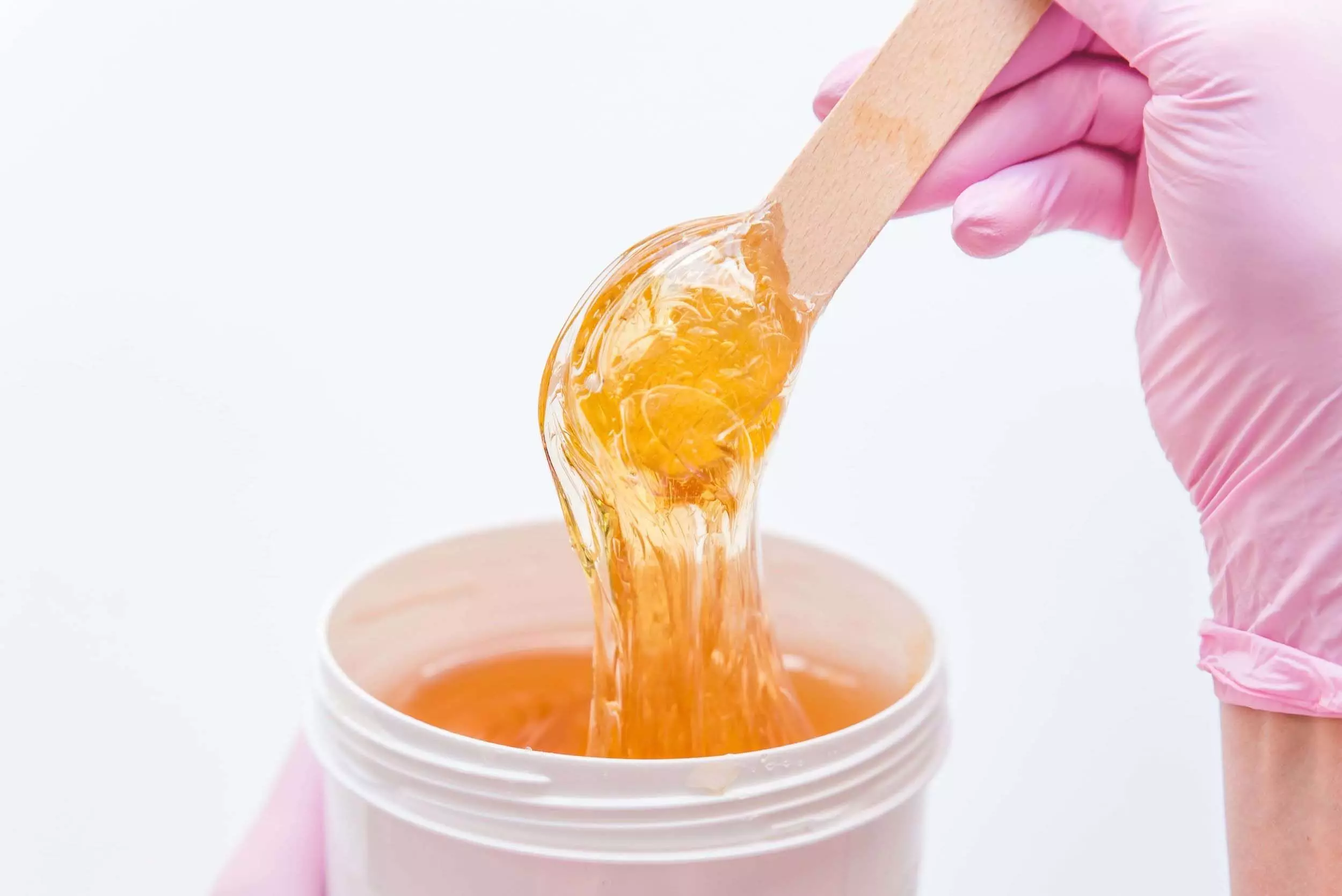 जाने संवेदनशील त्वचा के लिए  honey wax सही या नहीं