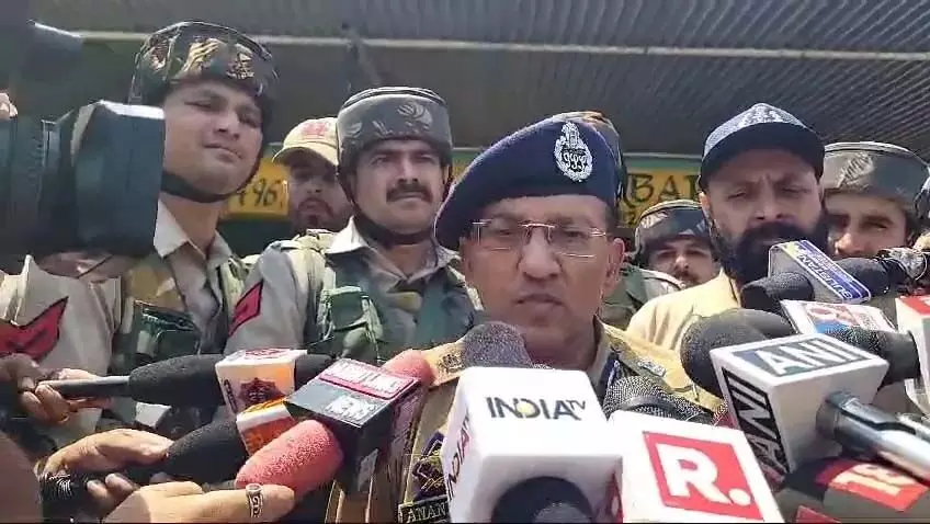 ADGP Jammu ने डोडा मुठभेड़ में शहीद हुए सैन्य अधिकारी को श्रद्धांजलि दी