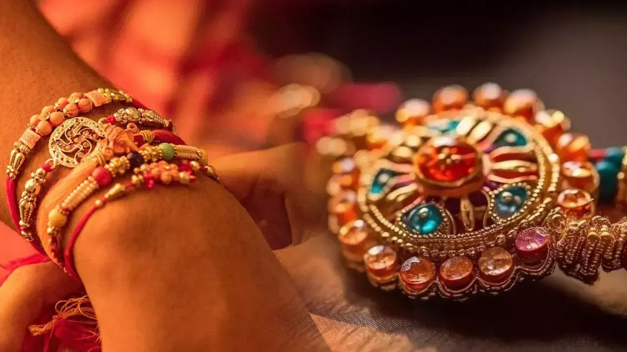 Rakshabandhan पर भाई को इस मुहूर्त में राखी बांधना रहेगा उत्तम