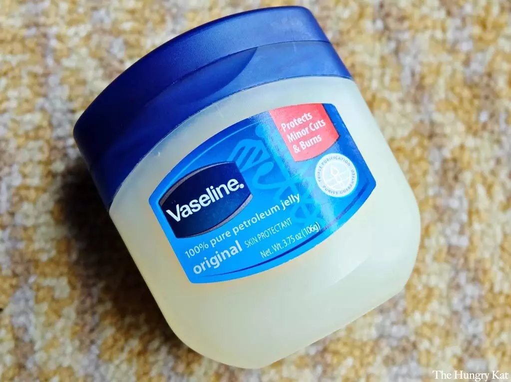 जाने Vaseline की हैरान कर देने वाले फायदे