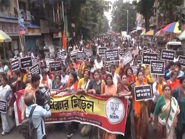 West Bengal BJP ने प्रशिक्षु डॉक्टर बलात्कार-हत्या के खिलाफ कोलकाता में विरोध प्रदर्शन किया