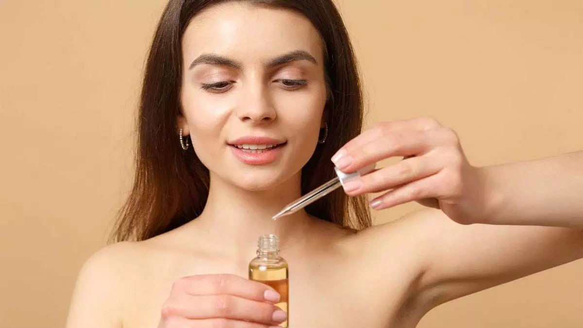 Skin care: चेहरा-बालों के लिए बेहद फायदेमंद है ये तेल