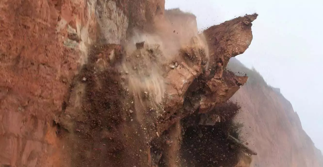 Ankola landslide: ईश्वर माल्पे की खोज विफल, गोवा से सोमवार को पहुंचेगा ड्रेजर