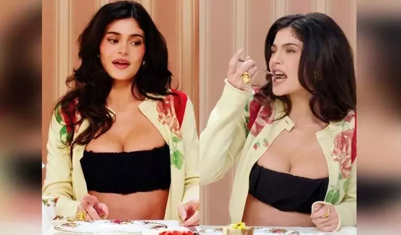 Kylie Jenner की चाय-टाइम में सैंडविच और मैकरून शामिल