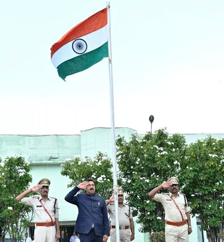 विधानसभा सचिवालय में स्वतंत्रता दिवस उत्साह, उमंग और उल्लास के साथ मनाया गया