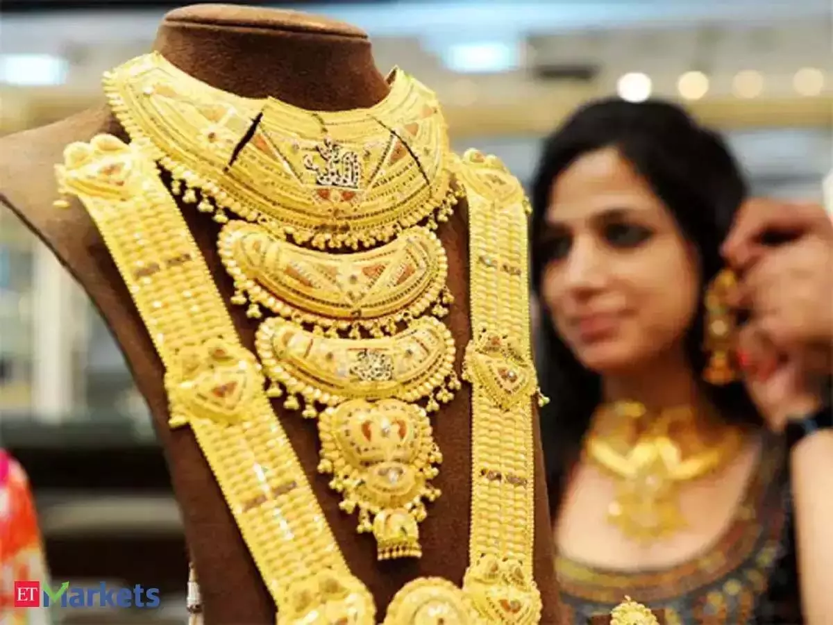 Gold price : भारत में आज सोने की कीमत में 120 रुपये की कमी आई