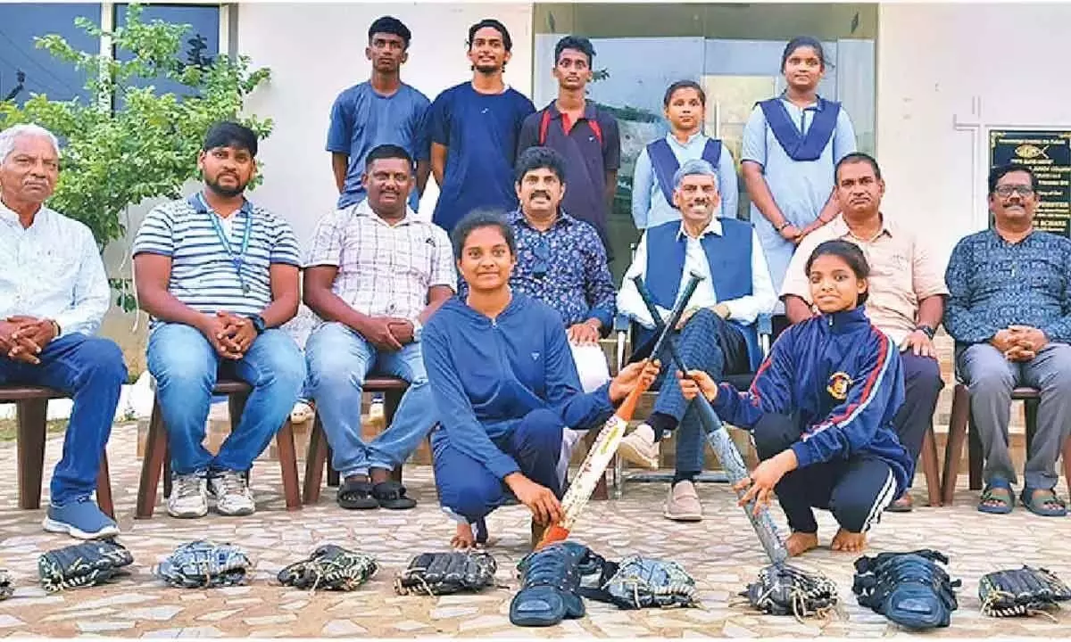 Andhra Pradesh: शहर के छात्रों का राज्यवार सॉफ्ट बॉल प्रतियोगिता के लिए चयन