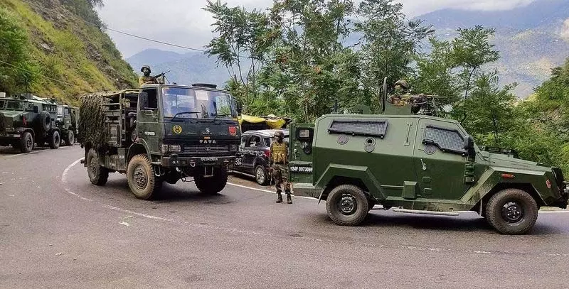 J&K मुठभेड़ में कैप्टन शहीद, पाकिस्तानी आतंकवादी मारा गया