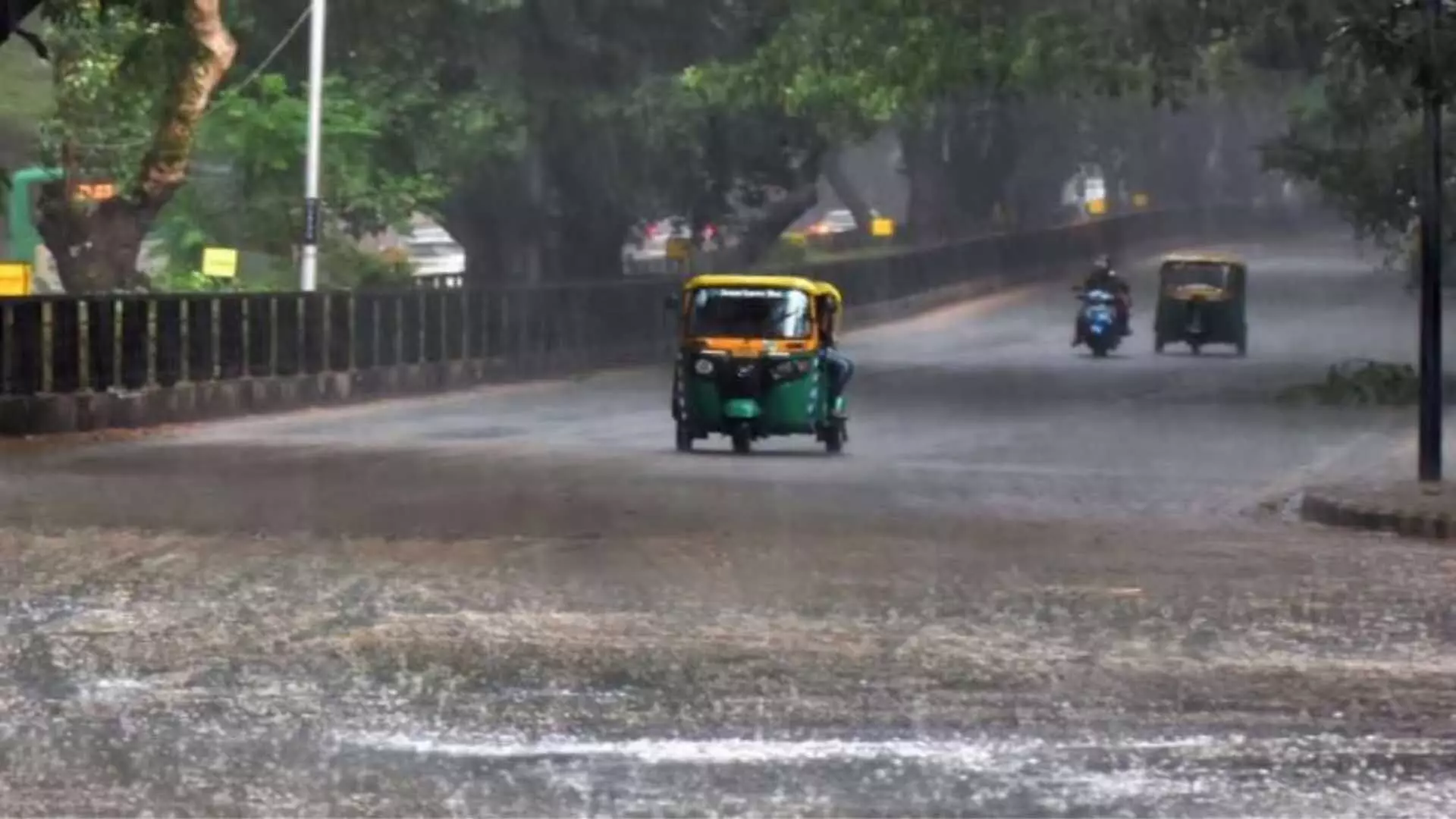 Bengaluru weather: बादल छाए रहने के साथ भारी बारिश की भविष्यवाणी