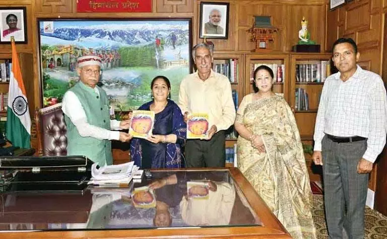 Governor शिव प्रताप शुक्ल को सौंपे गेयटी के रंगचर