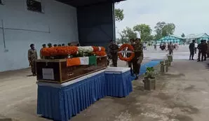 श्रीनगर: डोडा मुठभेड़ में शहीद हुए कैप्टन दीपक सिंह को सेना ने दी श्रद्धांजलि