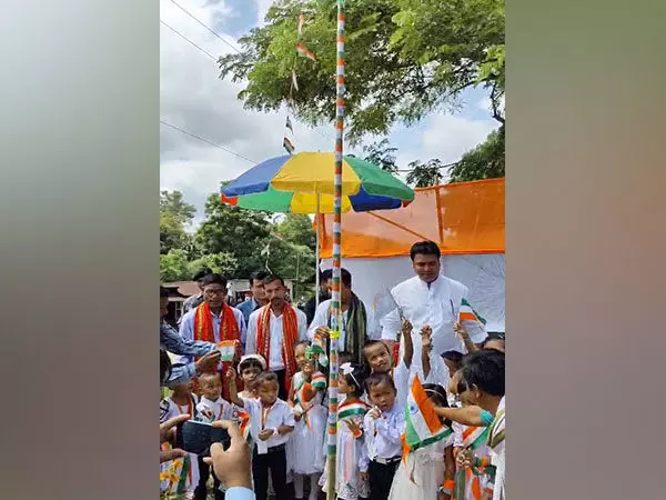 MP Biplab Kumar Deb ने स्वतंत्रता दिवस पर राधामोहनपुर ग्राम परिषद में राष्ट्रीय ध्वज फहराया