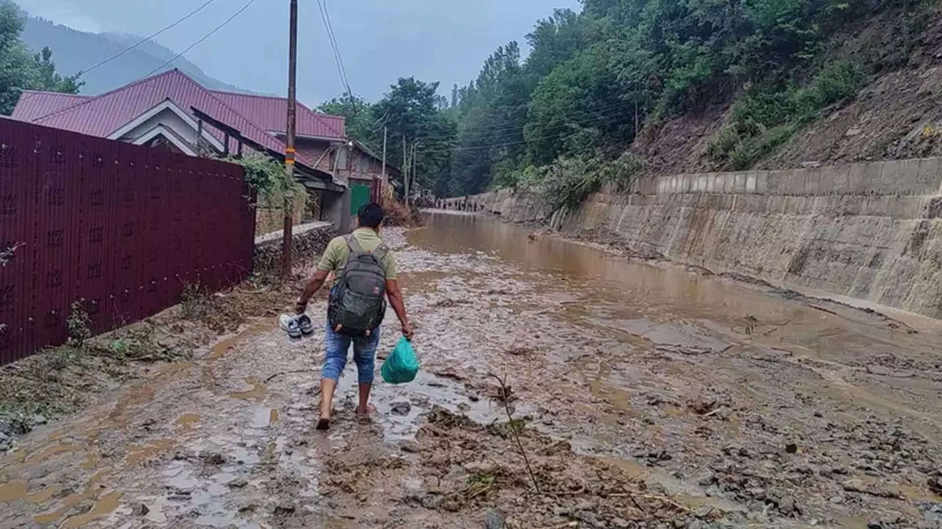 Jammu and Kashmir: कुलगाम में बादल फटने से 1 की मौत