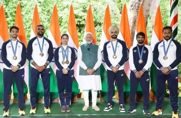 Paris Olympic से लौटे खिलाड़ियों से मुलाकात किए PM मोदी