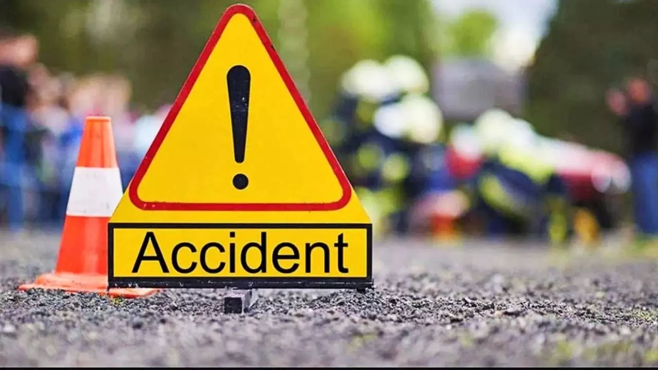 Accident: अनियंत्रित ट्रक ने कंटेनर को टक्कर जोरदार मारी, 7 लोग घायल