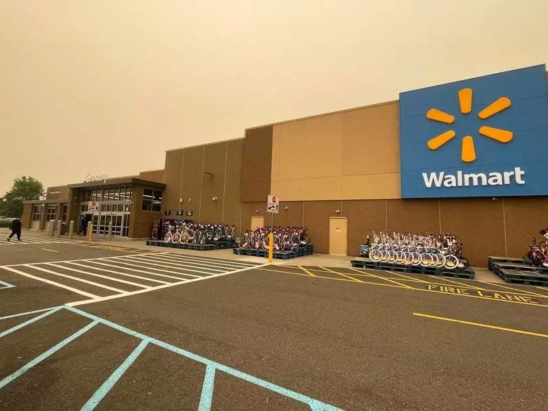 Walmart ने स्थिर मांग के कारण वार्षिक लाभ अनुमान बढ़ाया