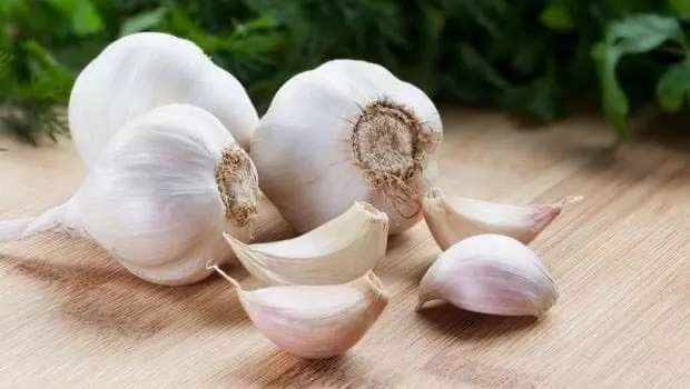 Garlic ही नहीं छिलके भी होते है बेहद फायदेमंद