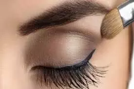 Eye Makeup Tips: आई मेकअप करते टाइम ध्यान दें ये बात